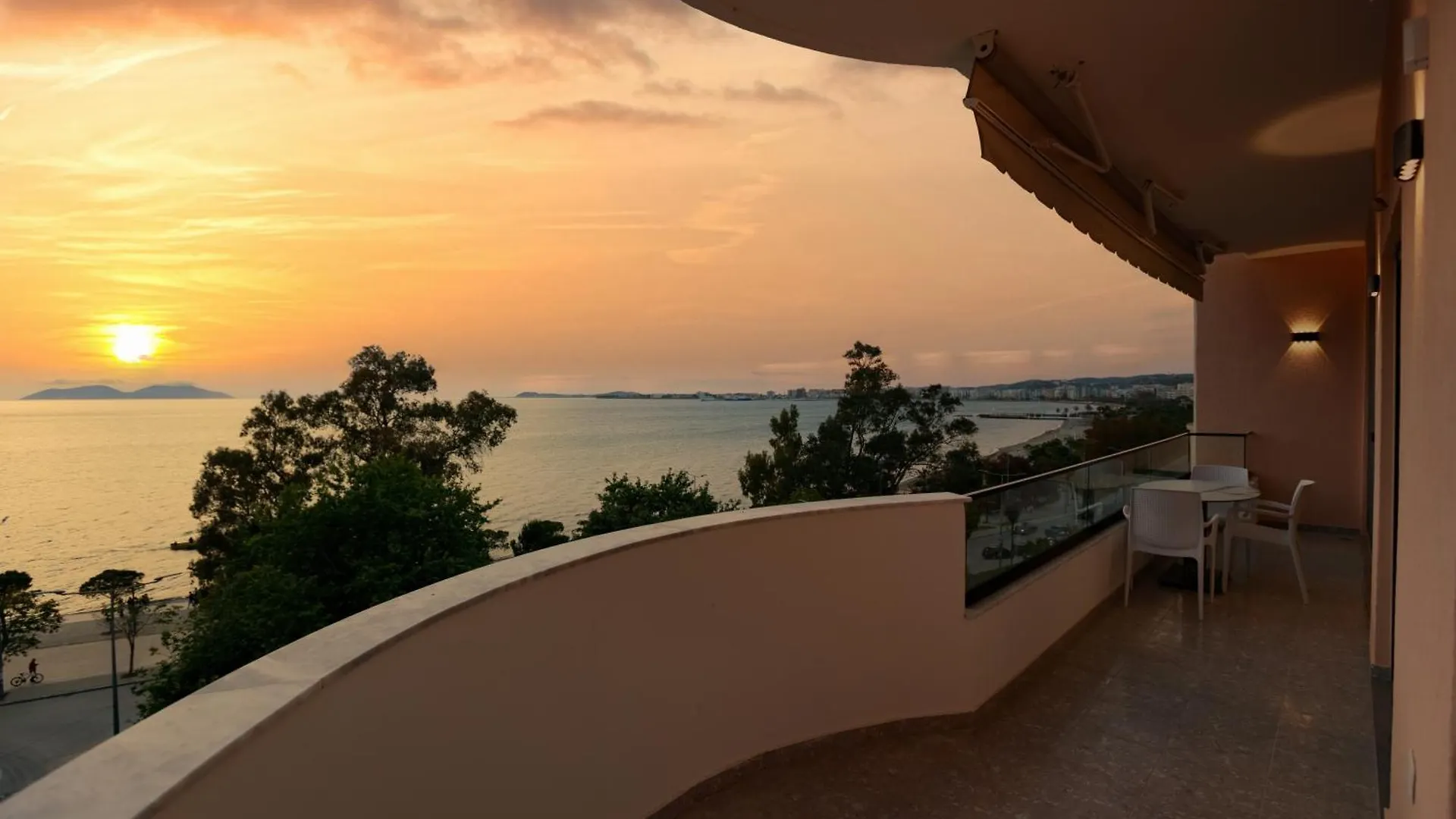 Amazing Mornings Apartment Vlore